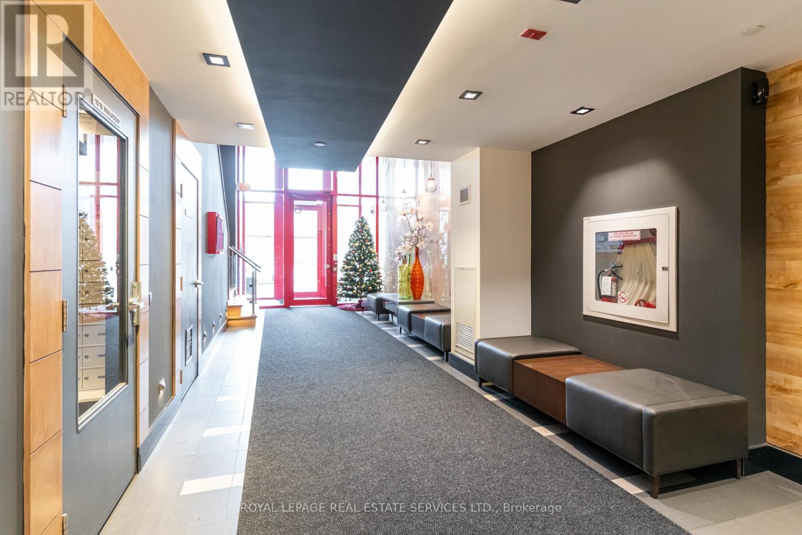 417 - 205 Manning Avenue, Toronto, ON - Indoor Photo Showing Other Room