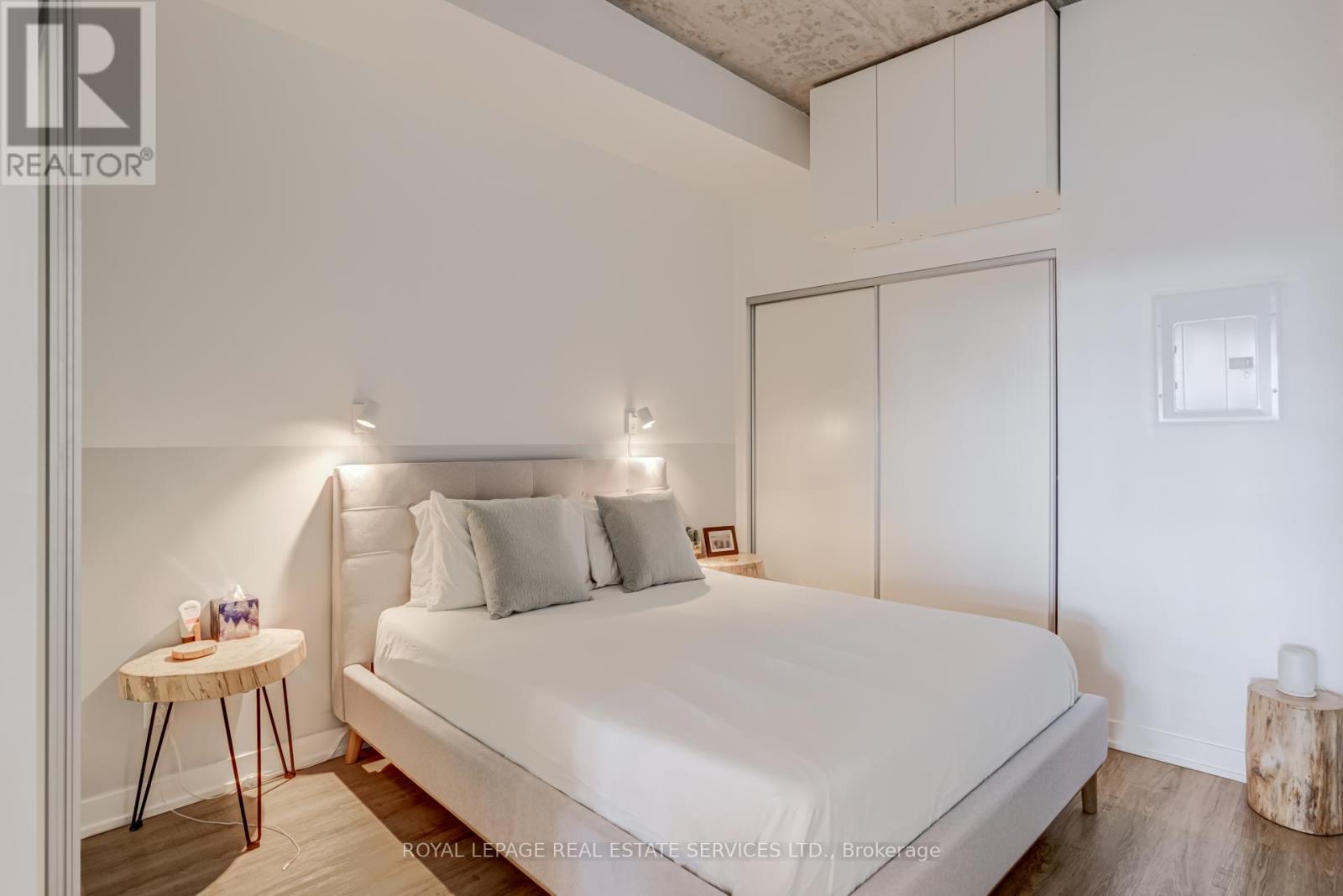 417 - 205 Manning Avenue, Toronto, ON - Indoor Photo Showing Bedroom