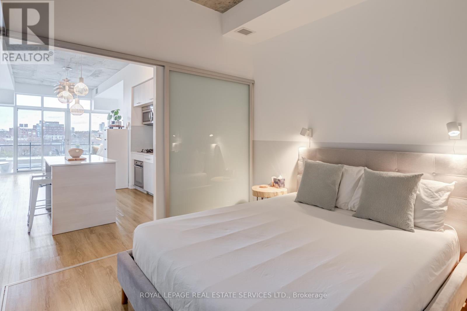 417 - 205 Manning Avenue, Toronto, ON - Indoor Photo Showing Bedroom