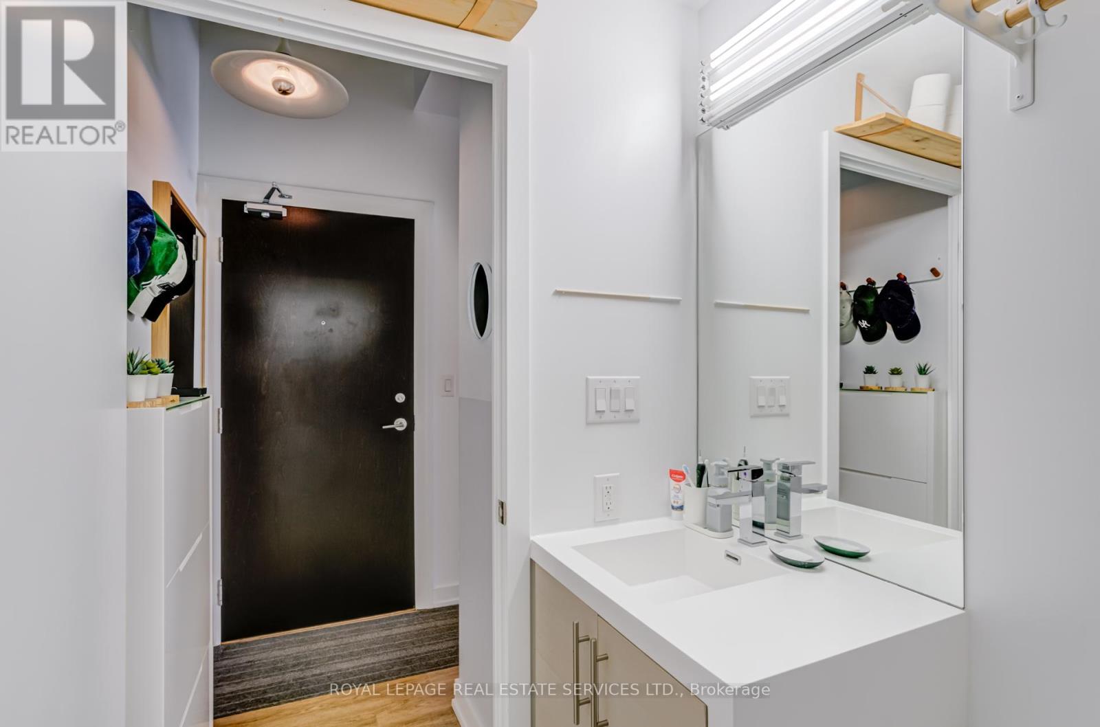 417 - 205 Manning Avenue, Toronto, ON - Indoor Photo Showing Bathroom