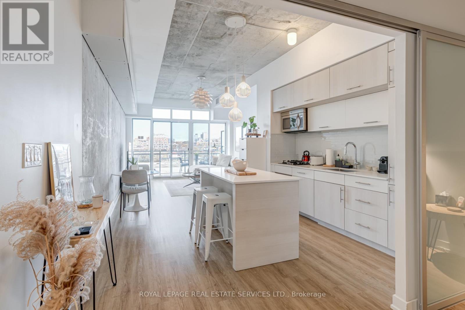 417 - 205 Manning Avenue, Toronto, ON - Indoor Photo Showing Kitchen