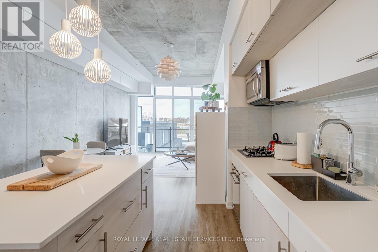 417 - 205 Manning Avenue, Toronto, ON - Indoor Photo Showing Kitchen With Upgraded Kitchen