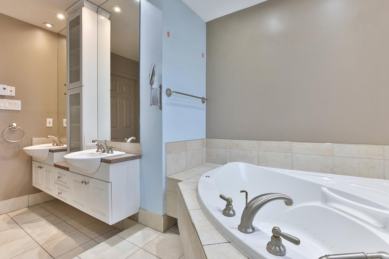 Salle de bains - 464 15E Avenue, Saint-Jean-Sur-Richelieu, QC - Indoor Photo Showing Bathroom