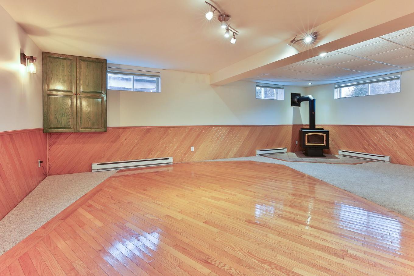 Salle de jeux - 464 15E Avenue, Saint-Jean-Sur-Richelieu, QC - Indoor Photo Showing Basement