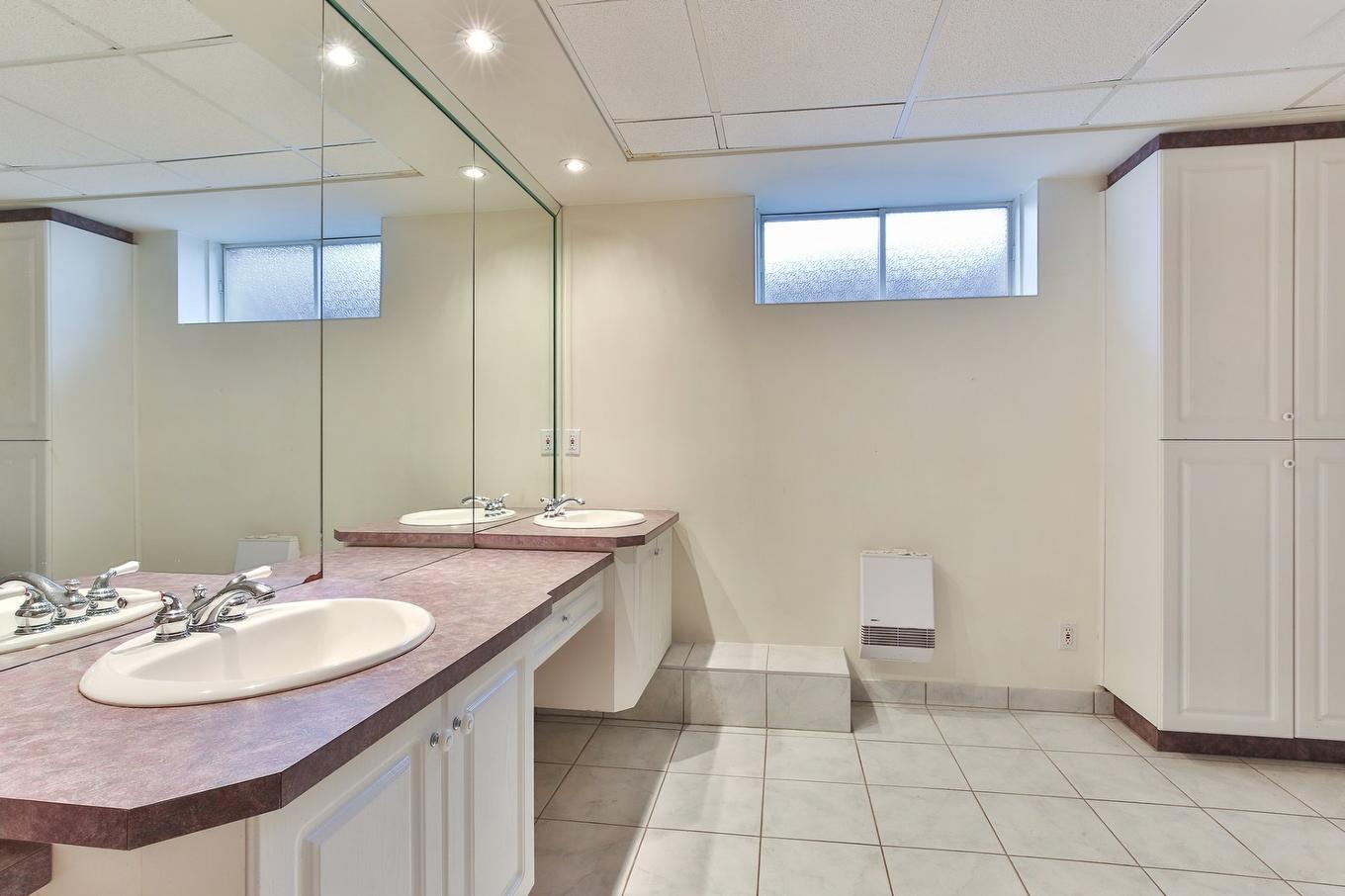 Salle de bains - 464 15E Avenue, Saint-Jean-Sur-Richelieu, QC - Indoor Photo Showing Bathroom