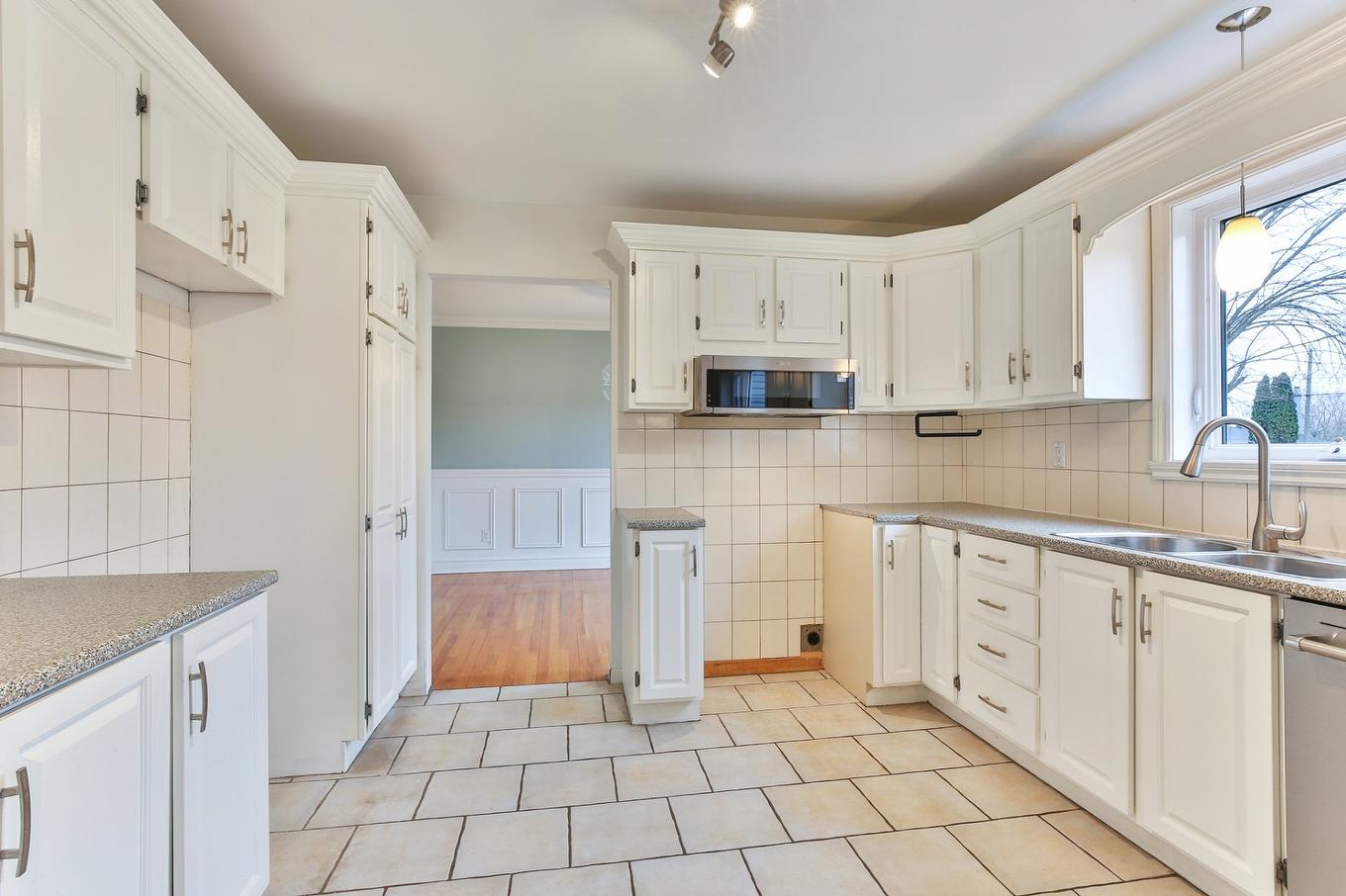 Cuisine - 464 15E Avenue, Saint-Jean-Sur-Richelieu, QC - Indoor Photo Showing Kitchen With Double Sink