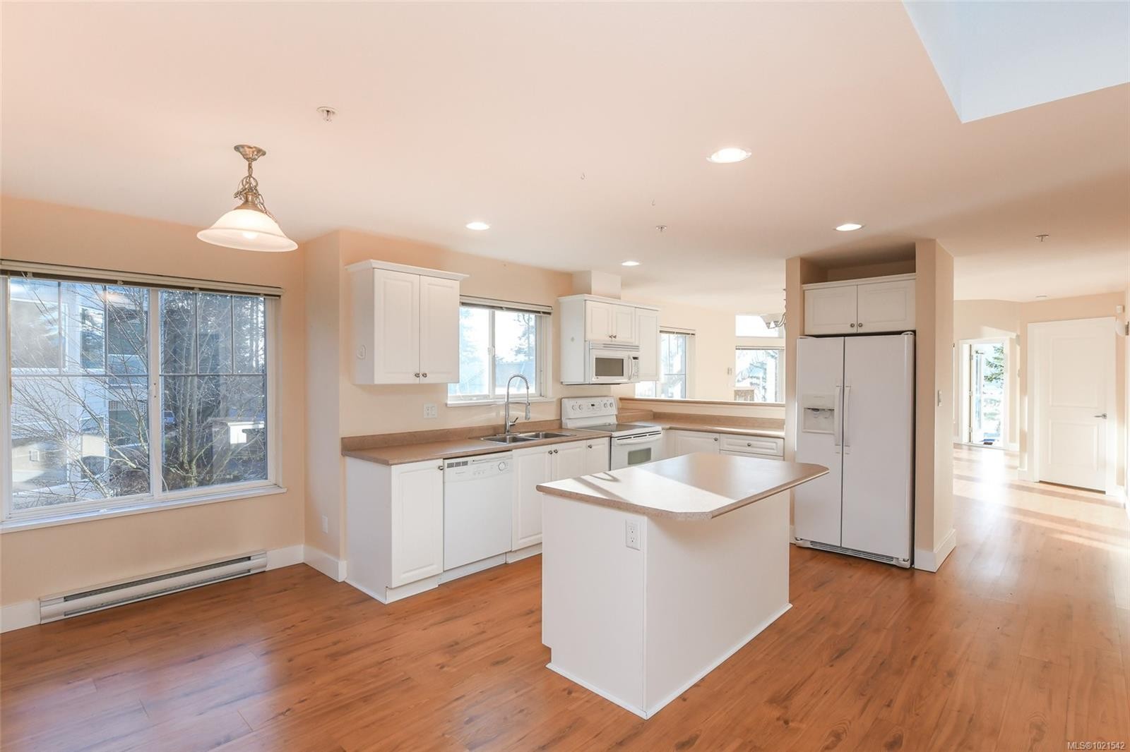 412-2275 Comox Ave, Comox, BC - Indoor Photo Showing Kitchen With Double Sink