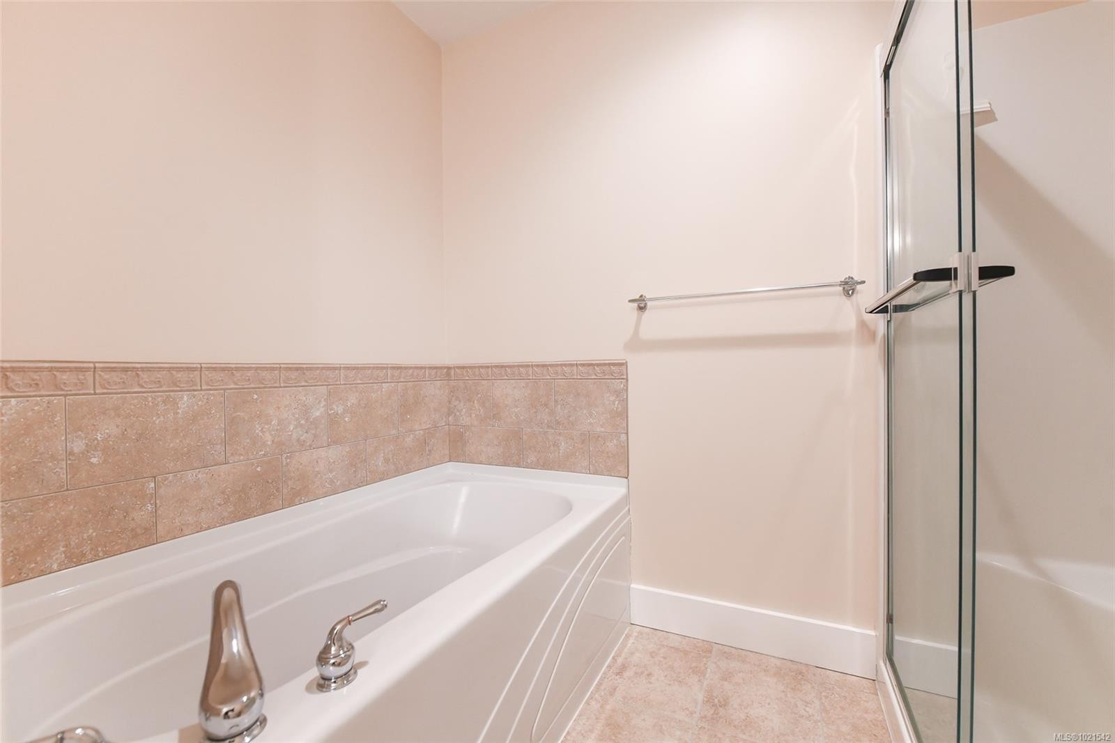 412-2275 Comox Ave, Comox, BC - Indoor Photo Showing Bathroom