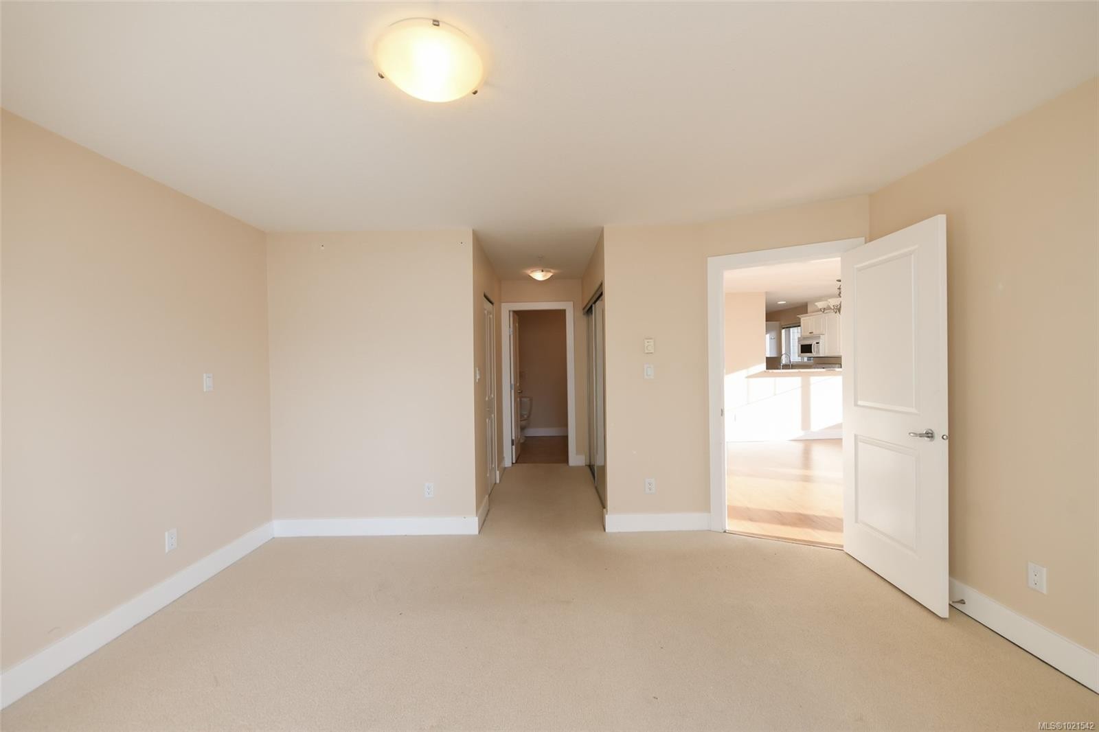 412-2275 Comox Ave, Comox, BC - Indoor Photo Showing Other Room