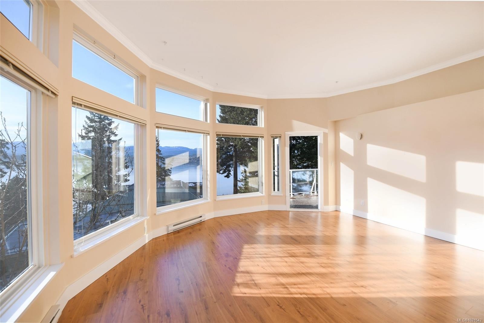 412-2275 Comox Ave, Comox, BC - Indoor With Fireplace