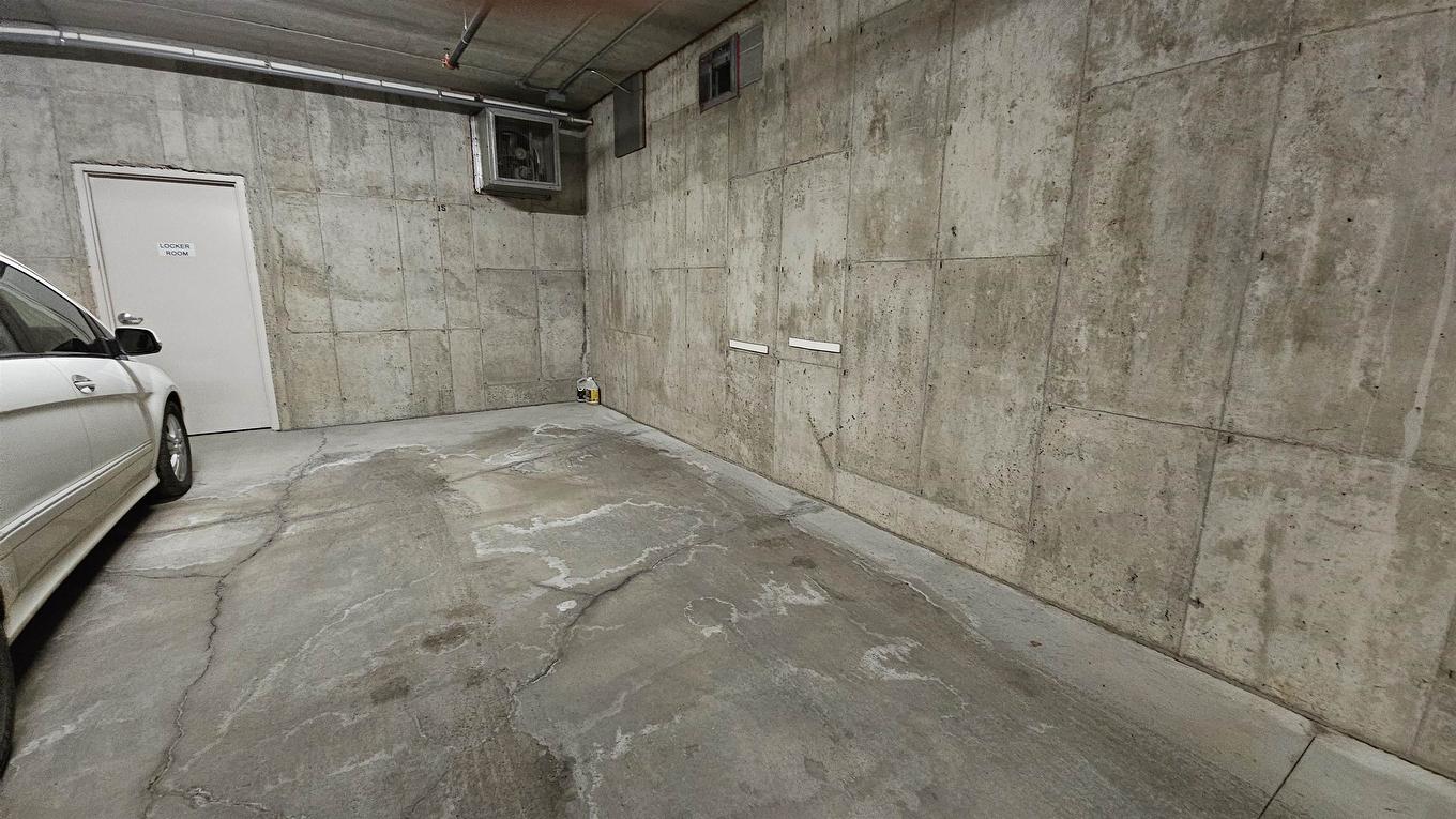 309 300 Vista Lane, Thunder Bay, ON - Indoor Photo Showing Garage