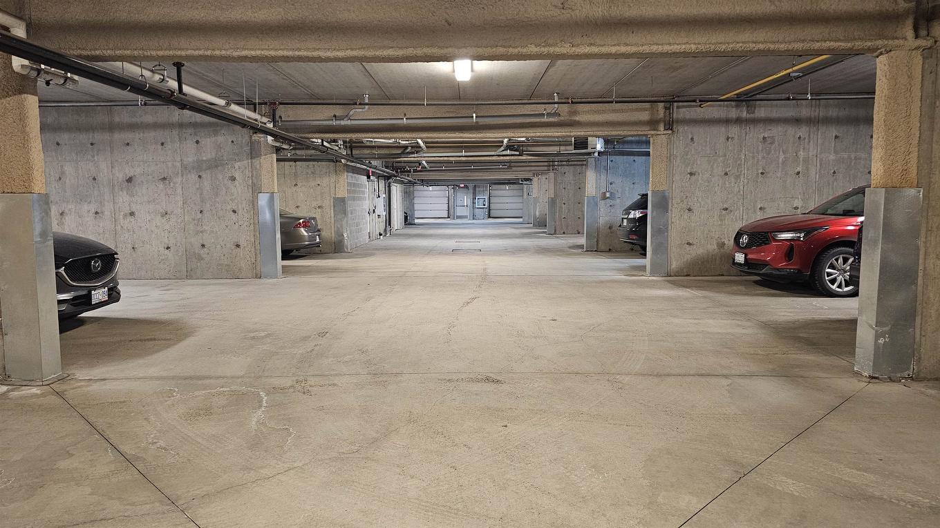 309 300 Vista Lane, Thunder Bay, ON - Indoor Photo Showing Garage