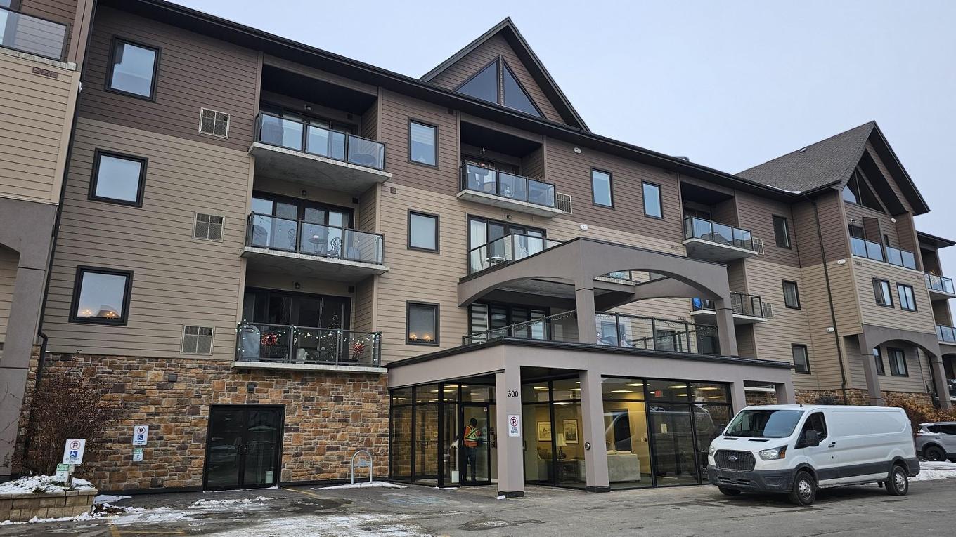 309 300 Vista Lane, Thunder Bay, ON - Outdoor With Balcony With Facade
