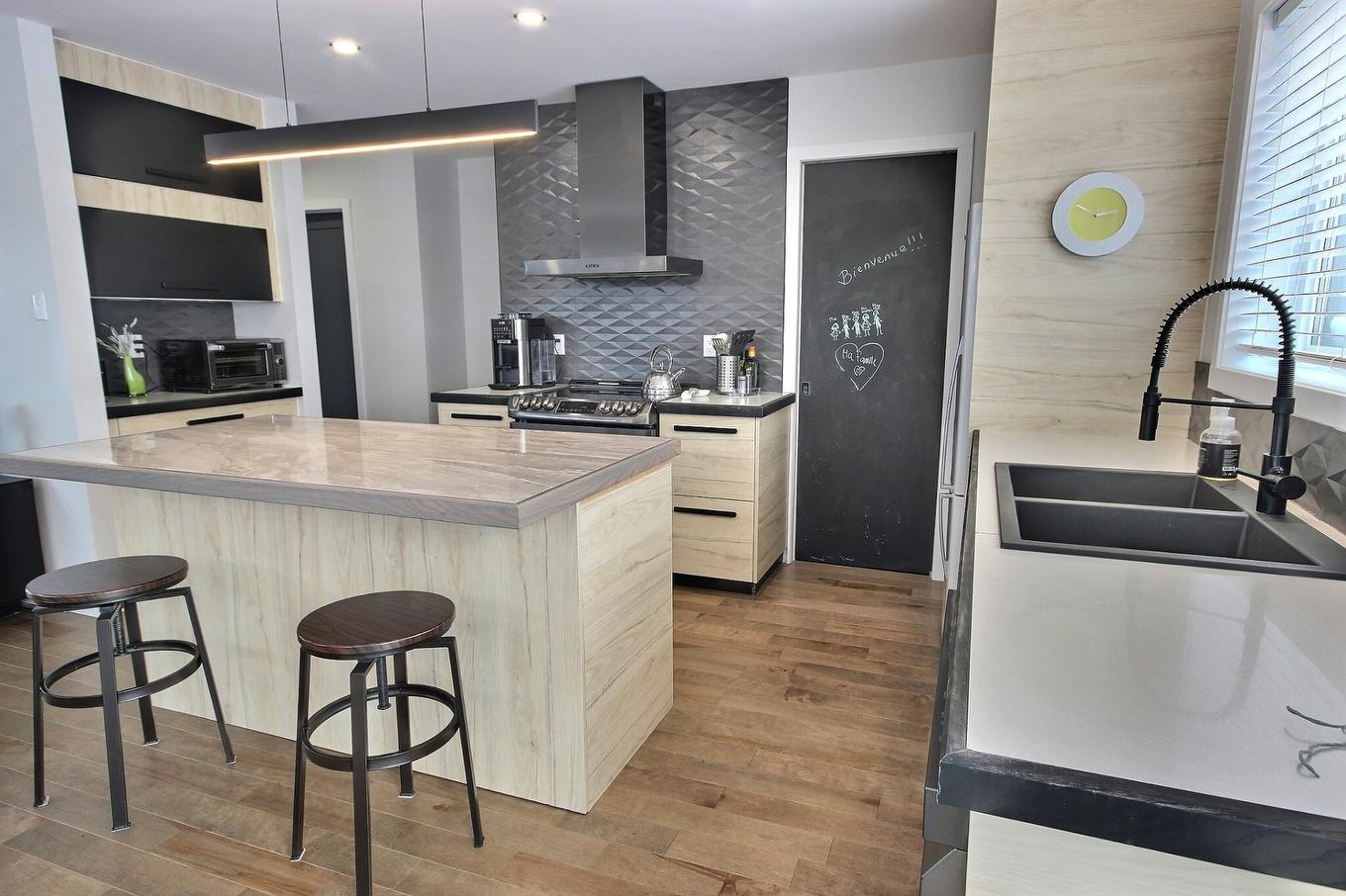 Cuisine - 315 Rue D'Évain, Rouyn-Noranda, QC - Indoor Photo Showing Kitchen With Double Sink With Upgraded Kitchen