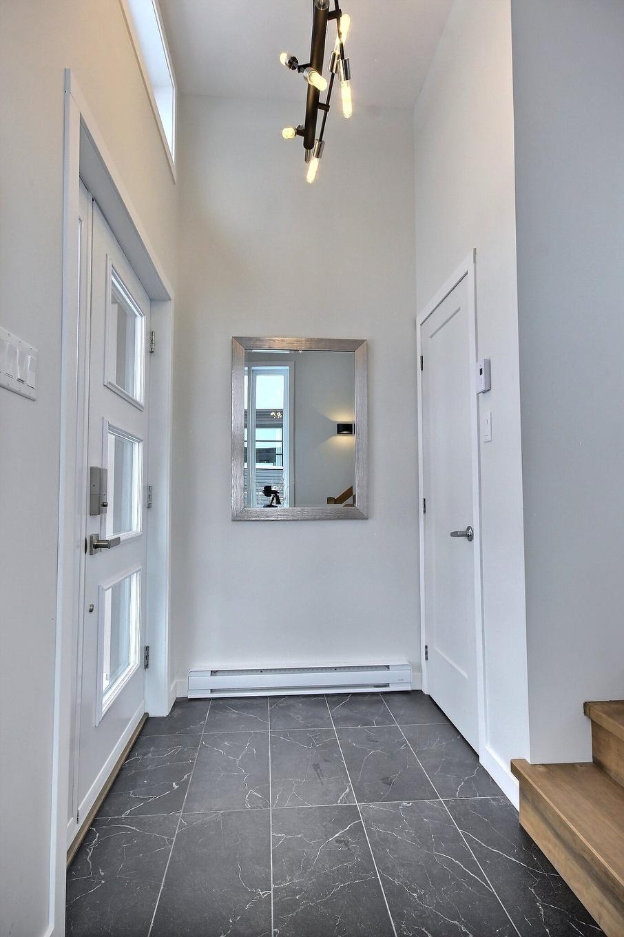 Hall d'entrée/Vestibule - 315 Rue D'Évain, Rouyn-Noranda, QC - Indoor Photo Showing Other Room