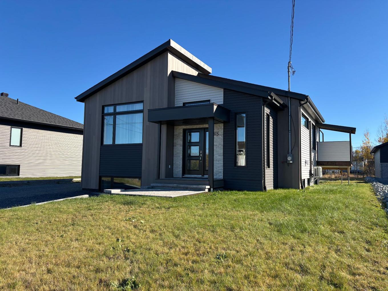 Façade - 315 Rue D'Évain, Rouyn-Noranda, QC - Outdoor