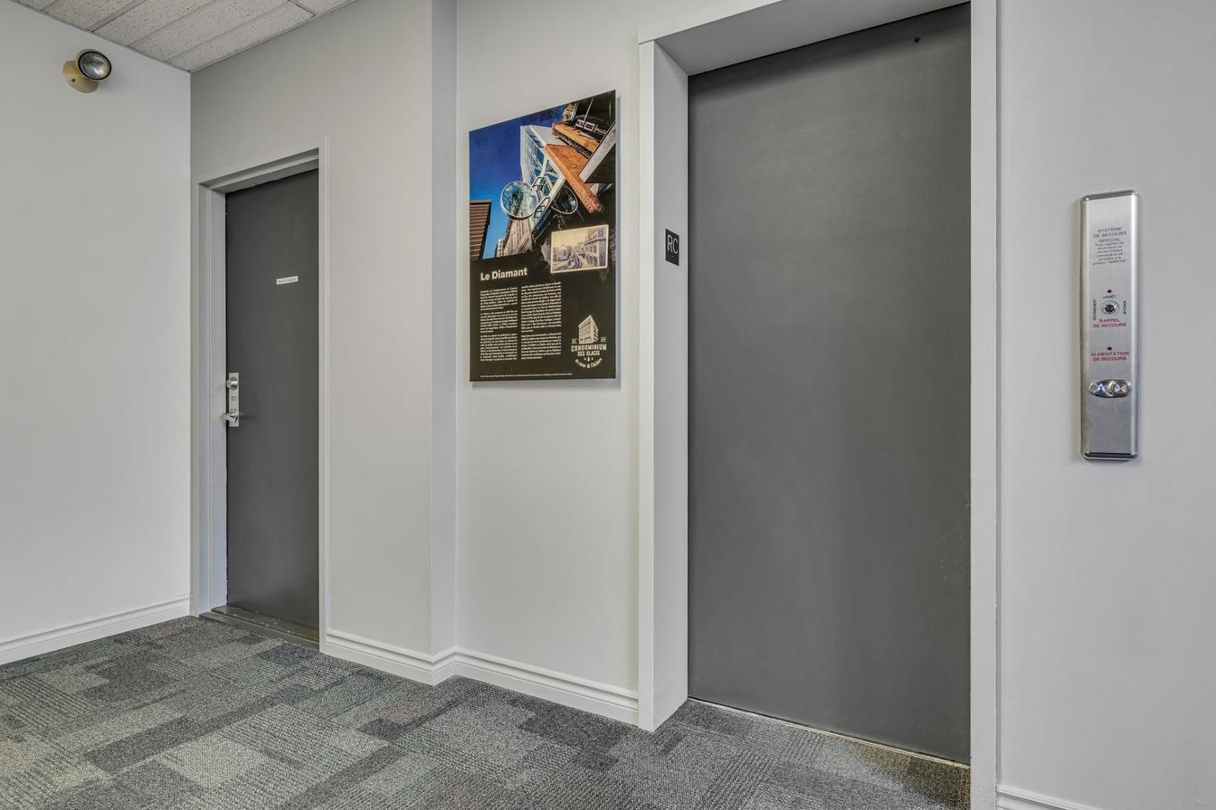 Elevator - 203-777 Rue Des Glacis, Québec (La Cité-Limoilou), QC - Indoor Photo Showing Other Room