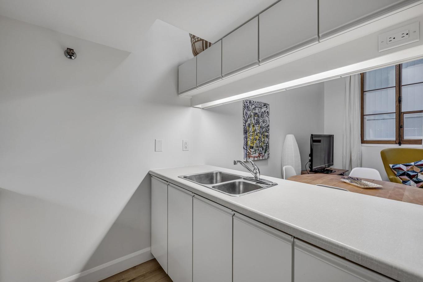 Kitchen - 203-777 Rue Des Glacis, Québec (La Cité-Limoilou), QC - Indoor Photo Showing Kitchen With Double Sink