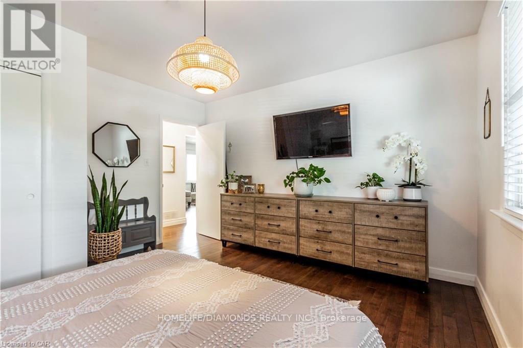 Upper - 107 Ellis Crescent, Waterloo, ON - Indoor Photo Showing Bedroom