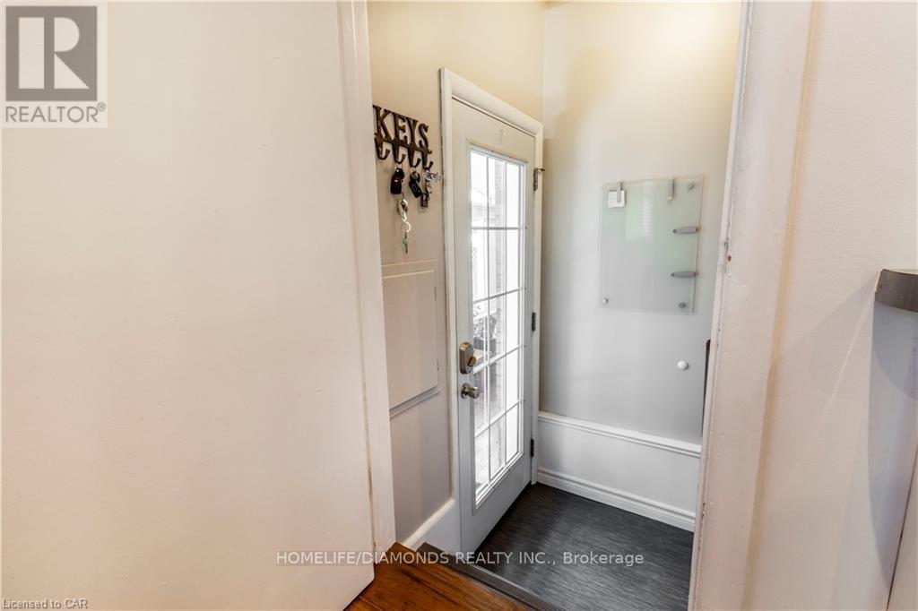 Upper - 107 Ellis Crescent, Waterloo, ON - Indoor Photo Showing Other Room