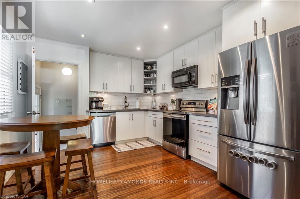 Upper - 107 Ellis Crescent, Waterloo, ON - Indoor Photo Showing Kitchen With Stainless Steel Kitchen With Upgraded Kitchen