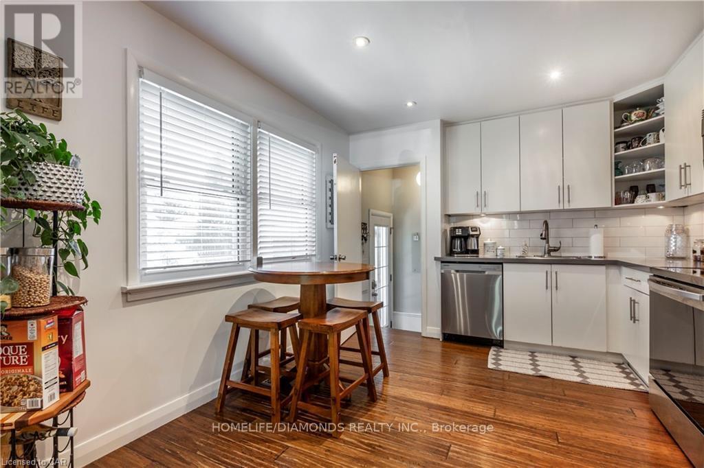 Upper - 107 Ellis Crescent, Waterloo, ON - Indoor Photo Showing Kitchen