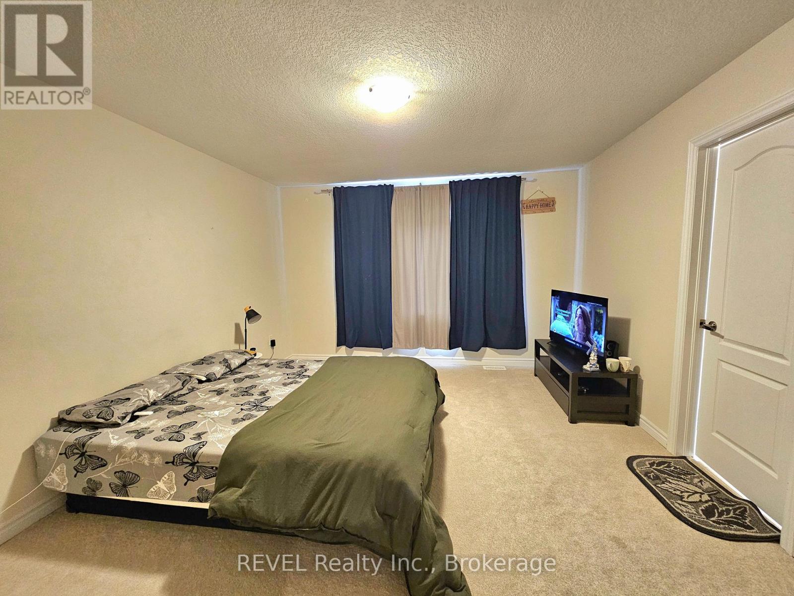 Upper - 16 Concord Drive, Thorold (Rolling Meadows), ON - Indoor Photo Showing Bedroom