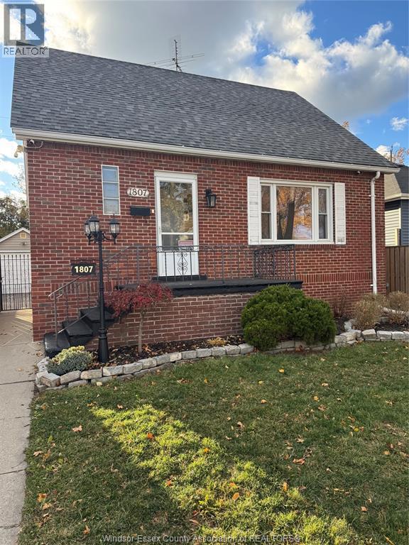 1807 Hickory, Windsor, ON - Outdoor