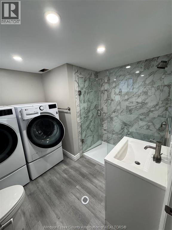 1807 Hickory, Windsor, ON - Indoor Photo Showing Laundry Room
