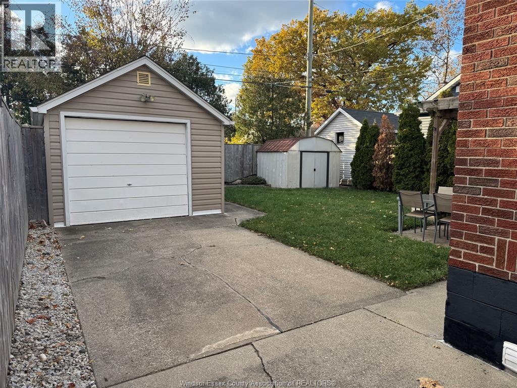 1807 Hickory, Windsor, ON - Outdoor