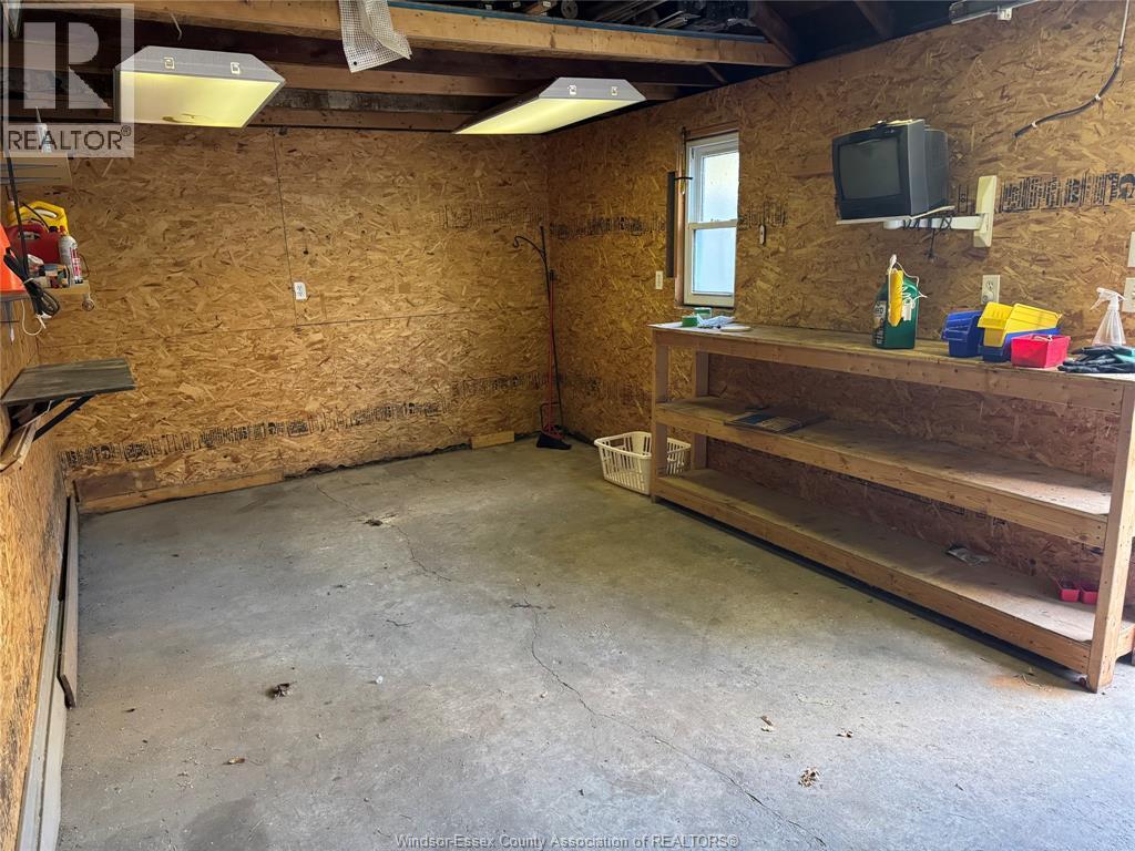 1807 Hickory, Windsor, ON - Indoor Photo Showing Other Room