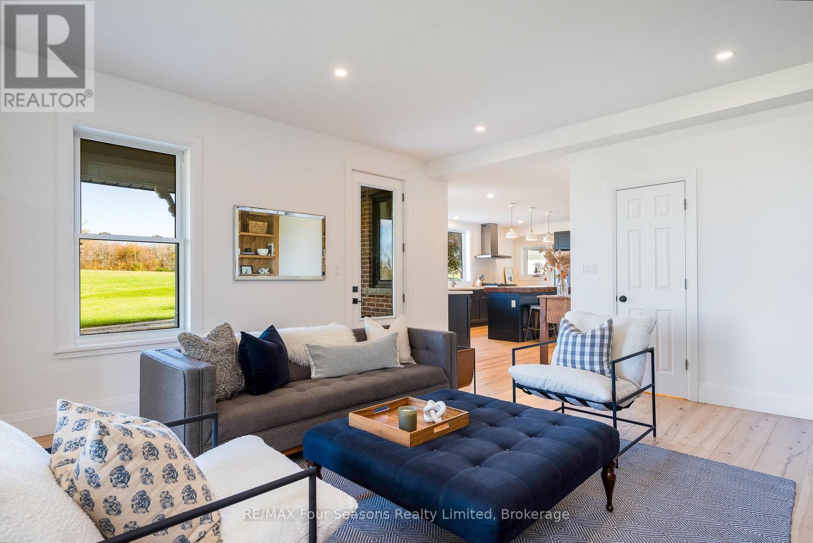 627174 Grey Road 119, Grey Highlands, ON - Indoor Photo Showing Living Room