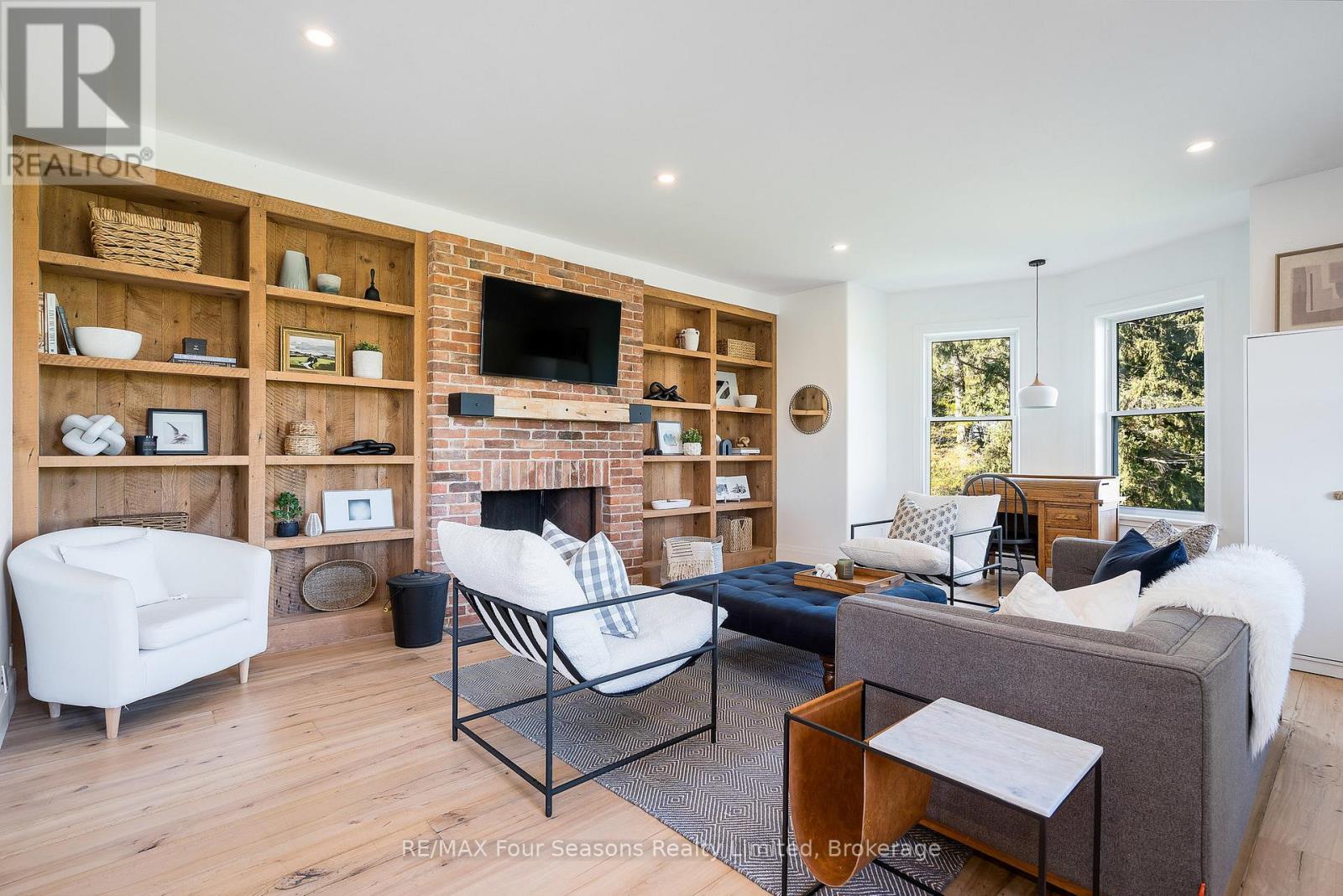 627174 Grey Road 119, Grey Highlands, ON - Indoor Photo Showing Living Room With Fireplace