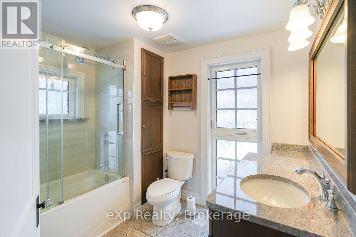 1144 4Th Avenue W, Owen Sound, ON - Indoor Photo Showing Bathroom
