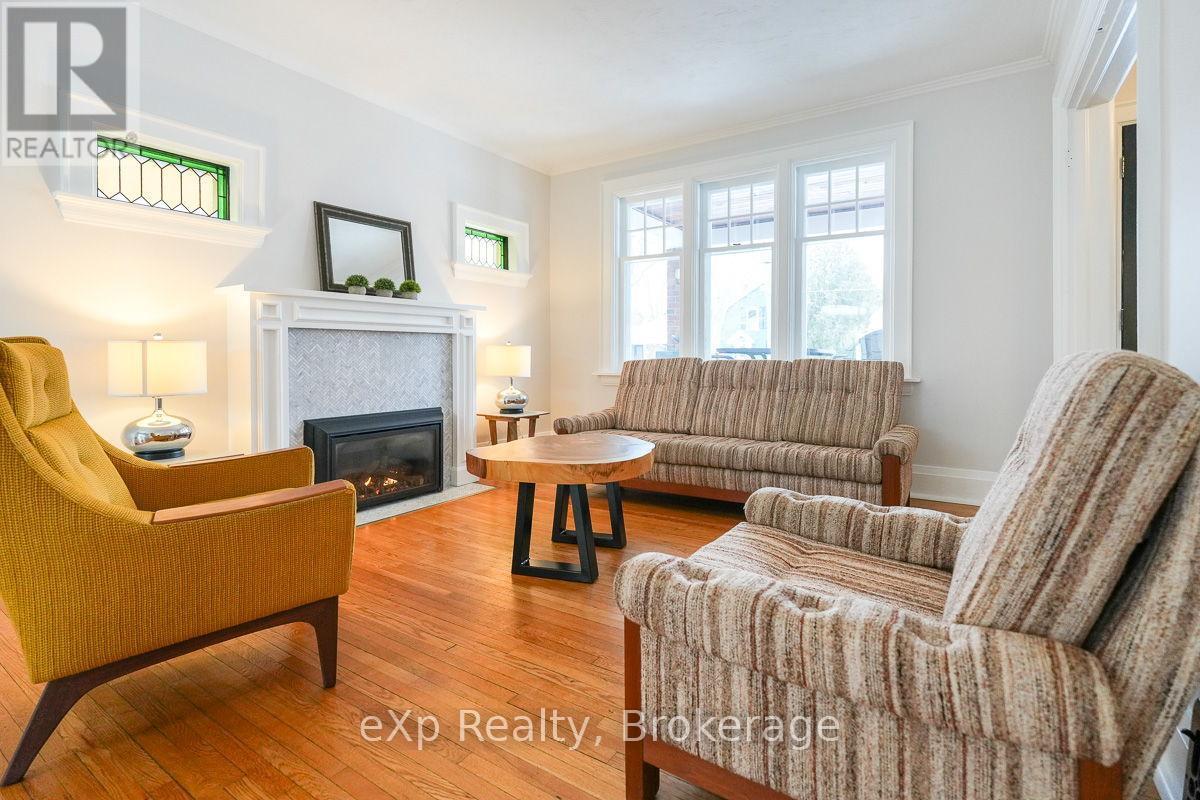 1144 4Th Avenue W, Owen Sound, ON - Indoor Photo Showing Living Room With Fireplace