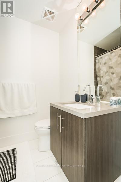 719 - 39 Queens Quay, Toronto, ON - Indoor Photo Showing Bathroom