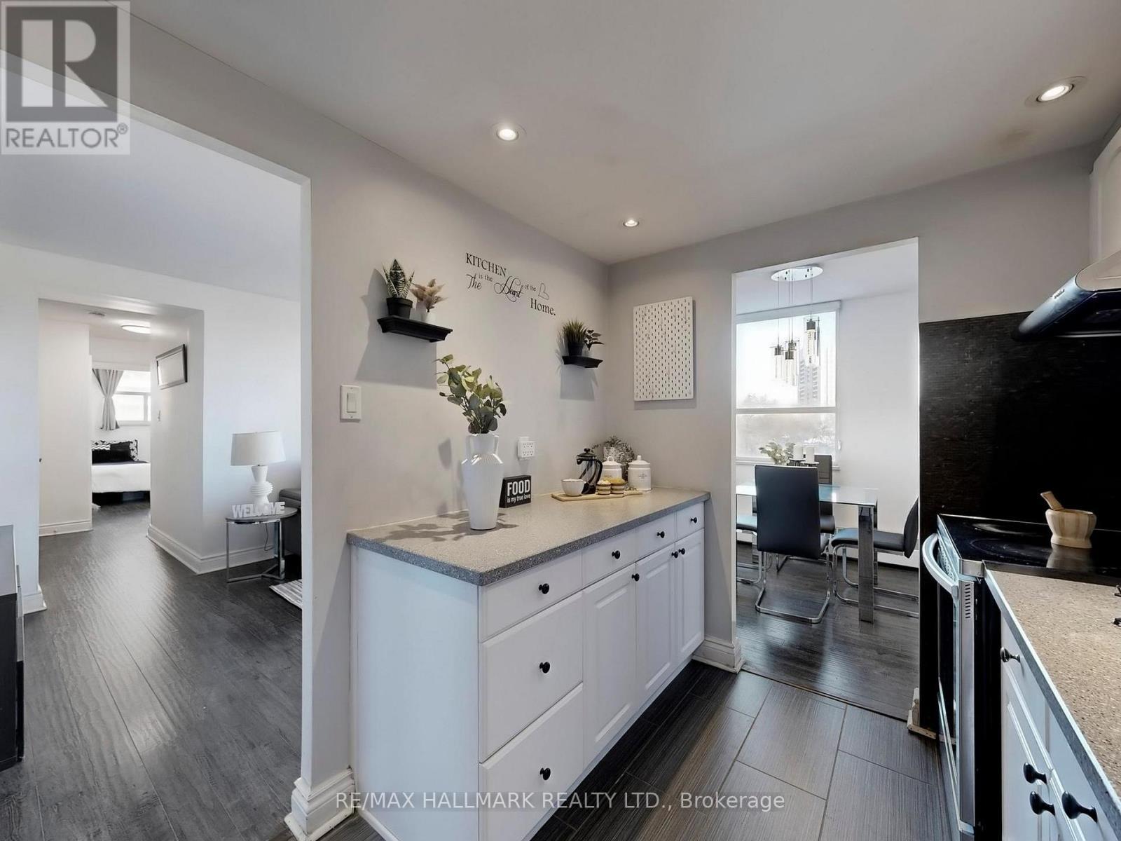 817 - 5 Parkway Forest Drive N, Toronto, ON - Indoor Photo Showing Other Room