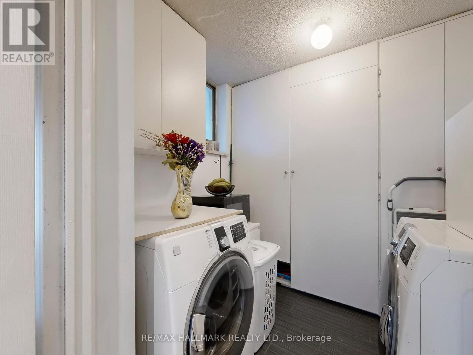 817 - 5 Parkway Forest Drive N, Toronto, ON - Indoor Photo Showing Laundry Room