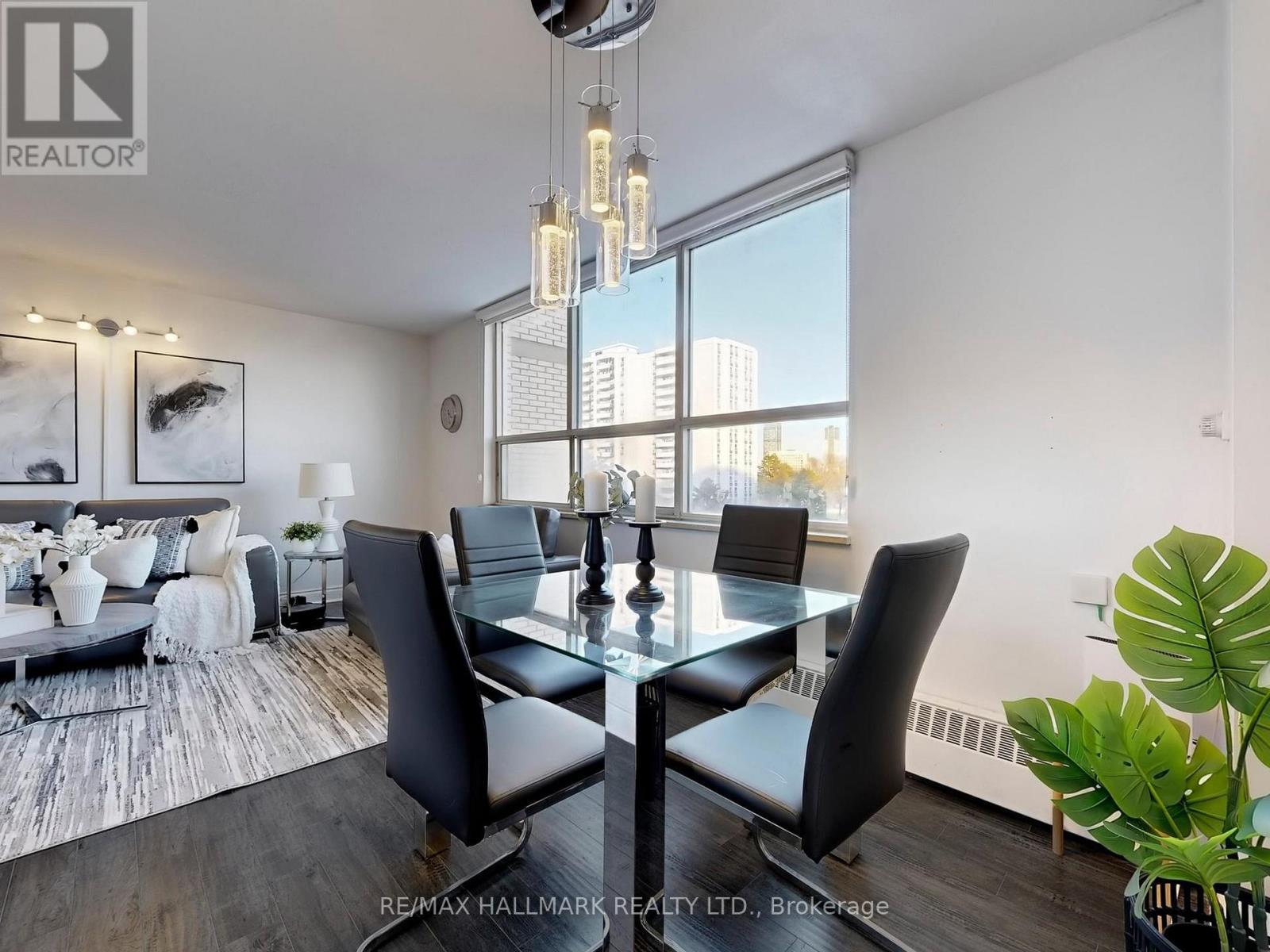 817 - 5 Parkway Forest Drive N, Toronto, ON - Indoor Photo Showing Dining Room