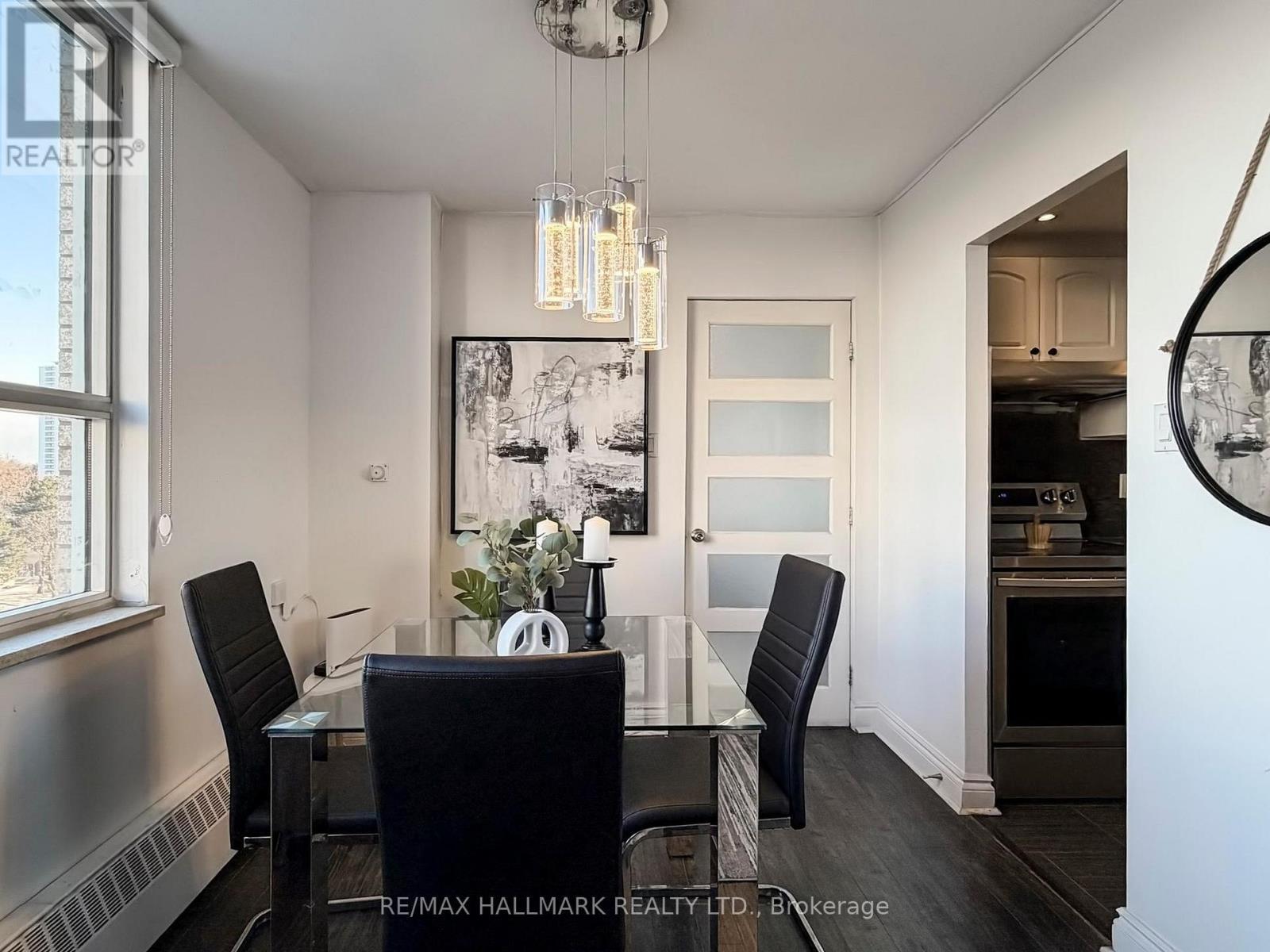 817 - 5 Parkway Forest Drive N, Toronto, ON - Indoor Photo Showing Dining Room