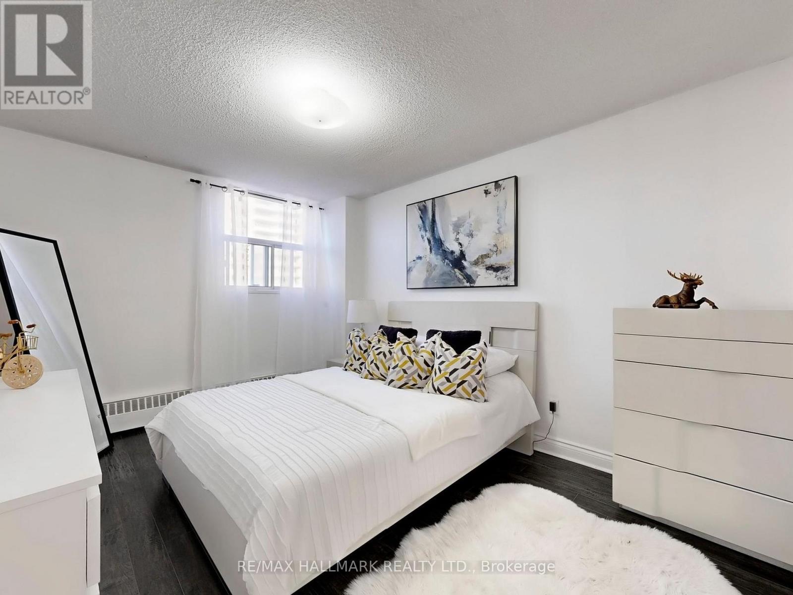817 - 5 Parkway Forest Drive N, Toronto, ON - Indoor Photo Showing Bedroom