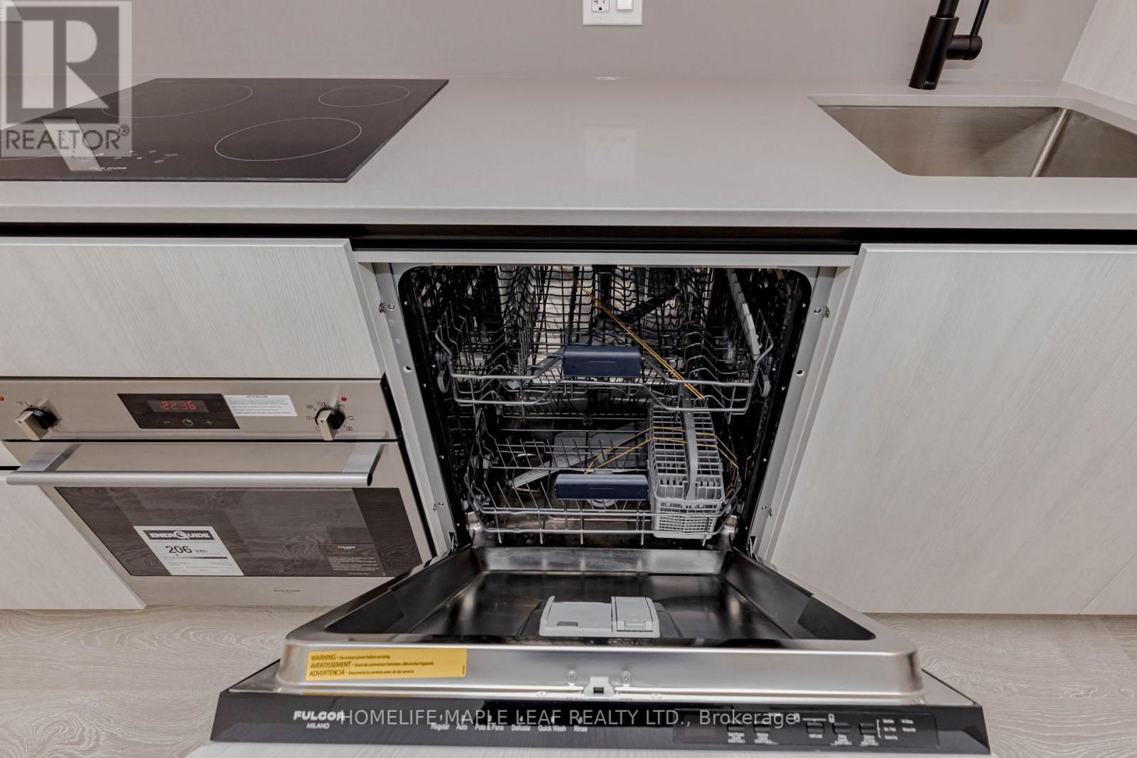 415 - 35 Parliament Street, Toronto, ON - Indoor Photo Showing Kitchen