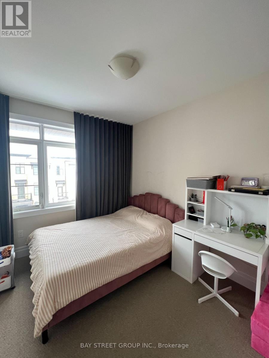 37 Carrville Woods Circle, Vaughan, ON - Indoor Photo Showing Bedroom