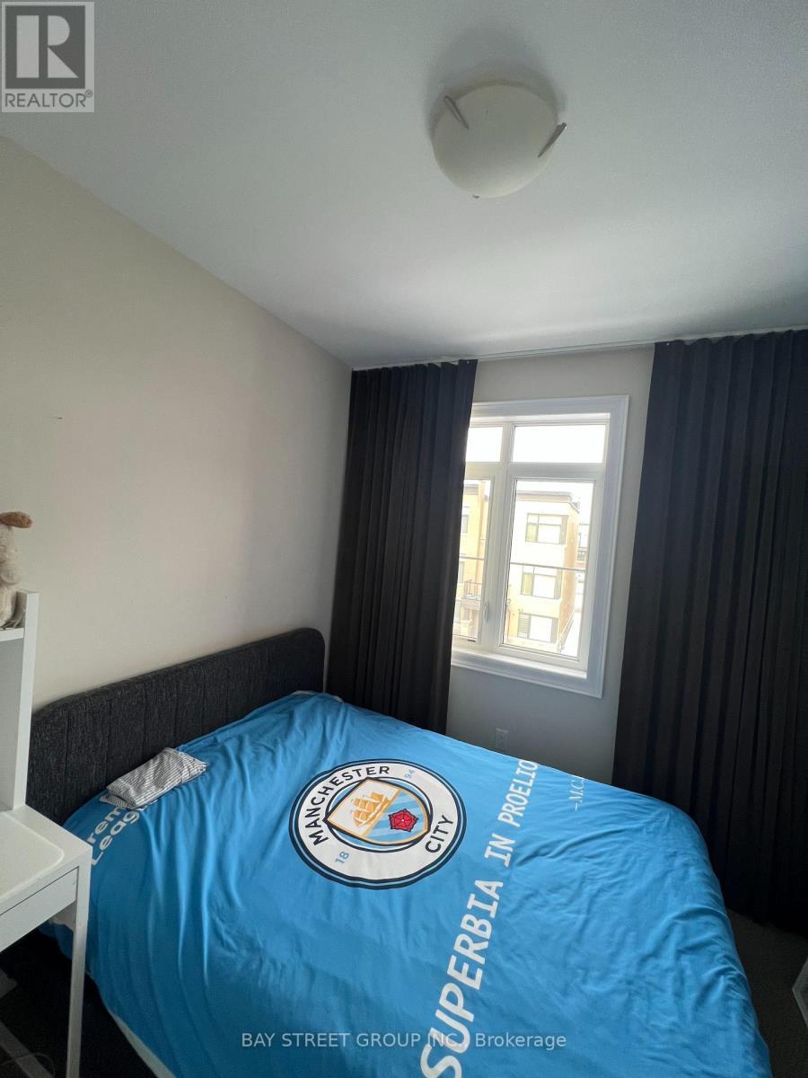 37 Carrville Woods Circle, Vaughan, ON - Indoor Photo Showing Bedroom