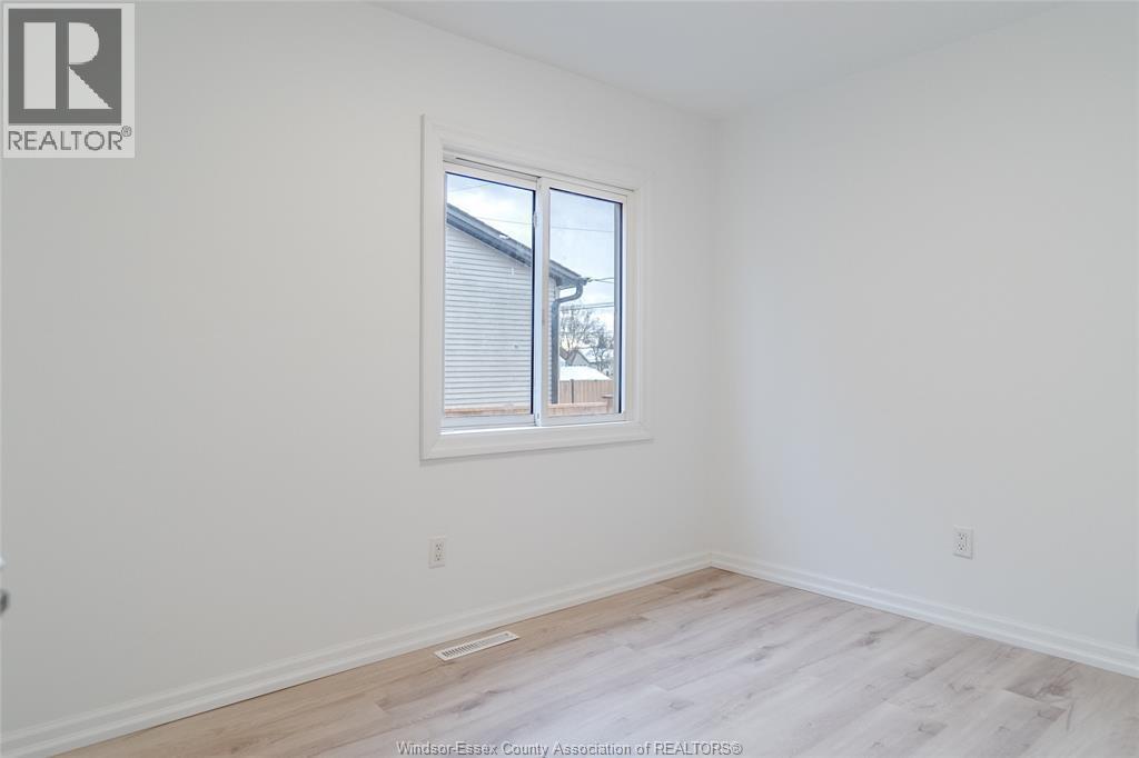 383 Laporte Avenue, Windsor, ON - Indoor Photo Showing Other Room