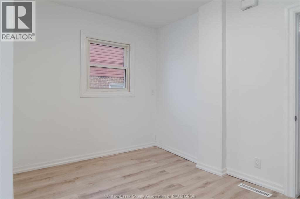 383 Laporte Avenue, Windsor, ON - Indoor Photo Showing Other Room