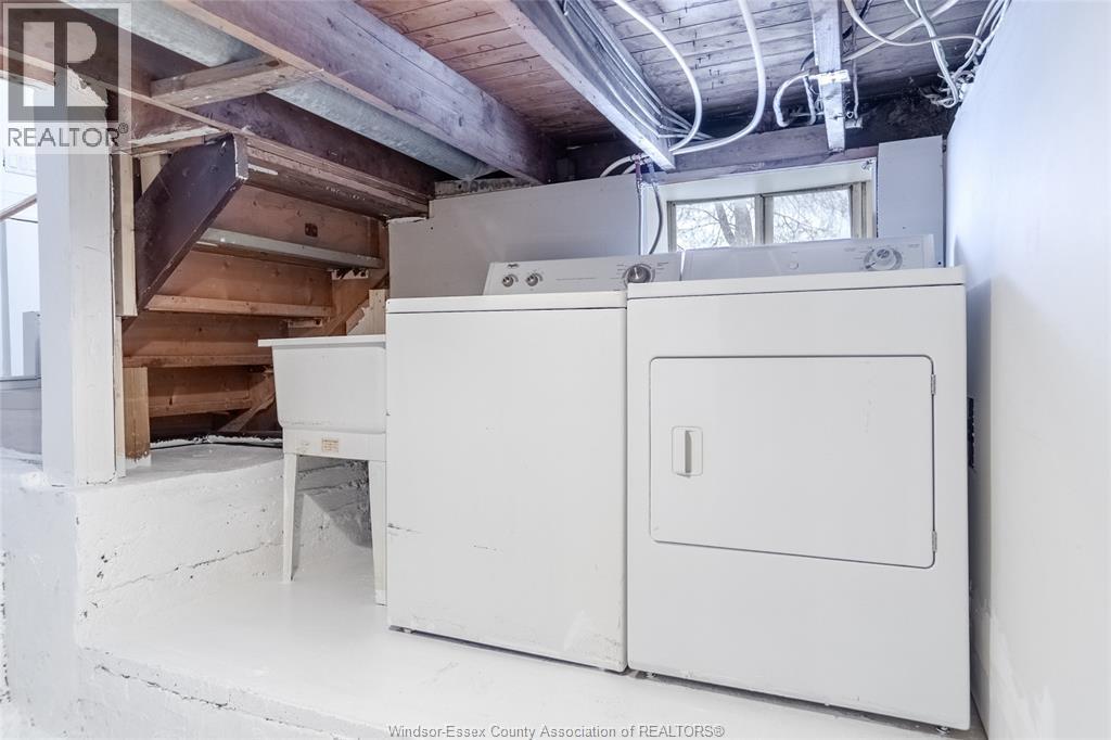 383 Laporte Avenue, Windsor, ON - Indoor Photo Showing Laundry Room