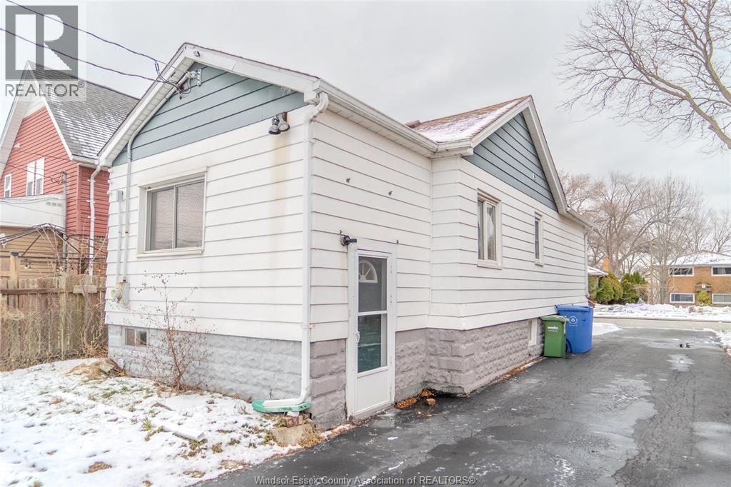 383 Laporte Avenue, Windsor, ON - Outdoor With Exterior