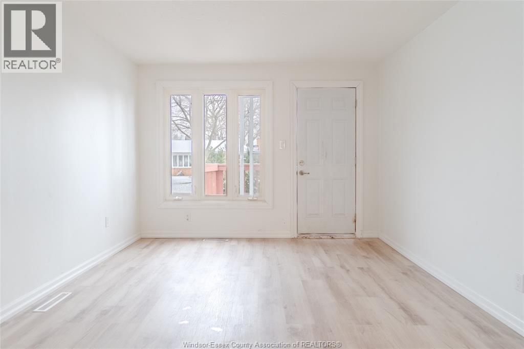 383 Laporte Avenue, Windsor, ON - Indoor Photo Showing Other Room