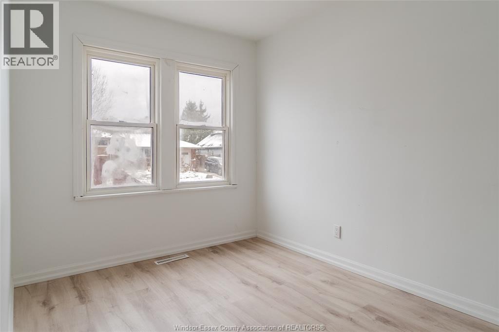 383 Laporte Avenue, Windsor, ON - Indoor Photo Showing Other Room
